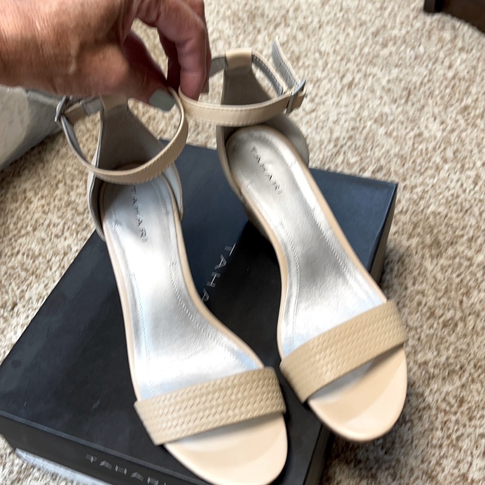 Women’s wedge sandal
